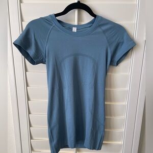 NWoT Lululemon Swiftly Tech Short Sleeve crew in a beautiful blue color sz 4